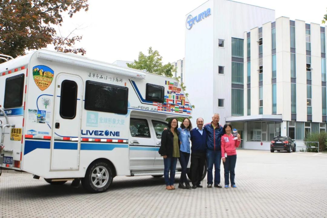 七旬老人開房車帶老伴游世界l中國(guó)房車圈最早的“網(wǎng)紅達(dá)人” 七旬老人開房車帶老伴游世界l中國(guó)房車圈最早的“網(wǎng)紅達(dá)人”