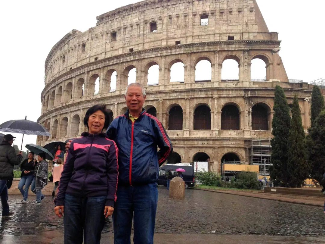 七旬老人開房車帶老伴游世界l中國(guó)房車圈最早的“網(wǎng)紅達(dá)人” 七旬老人開房車帶老伴游世界l中國(guó)房車圈最早的“網(wǎng)紅達(dá)人”