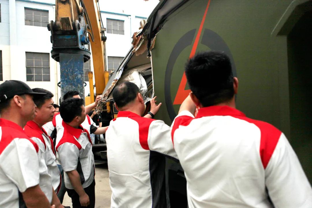 砸掉山海炮旅居車，覽眾房車究竟在搞什么？